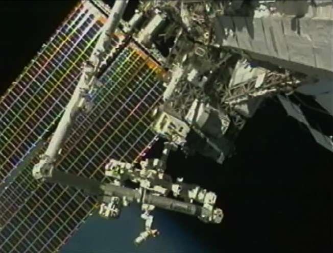 Dextre at work on RRM 